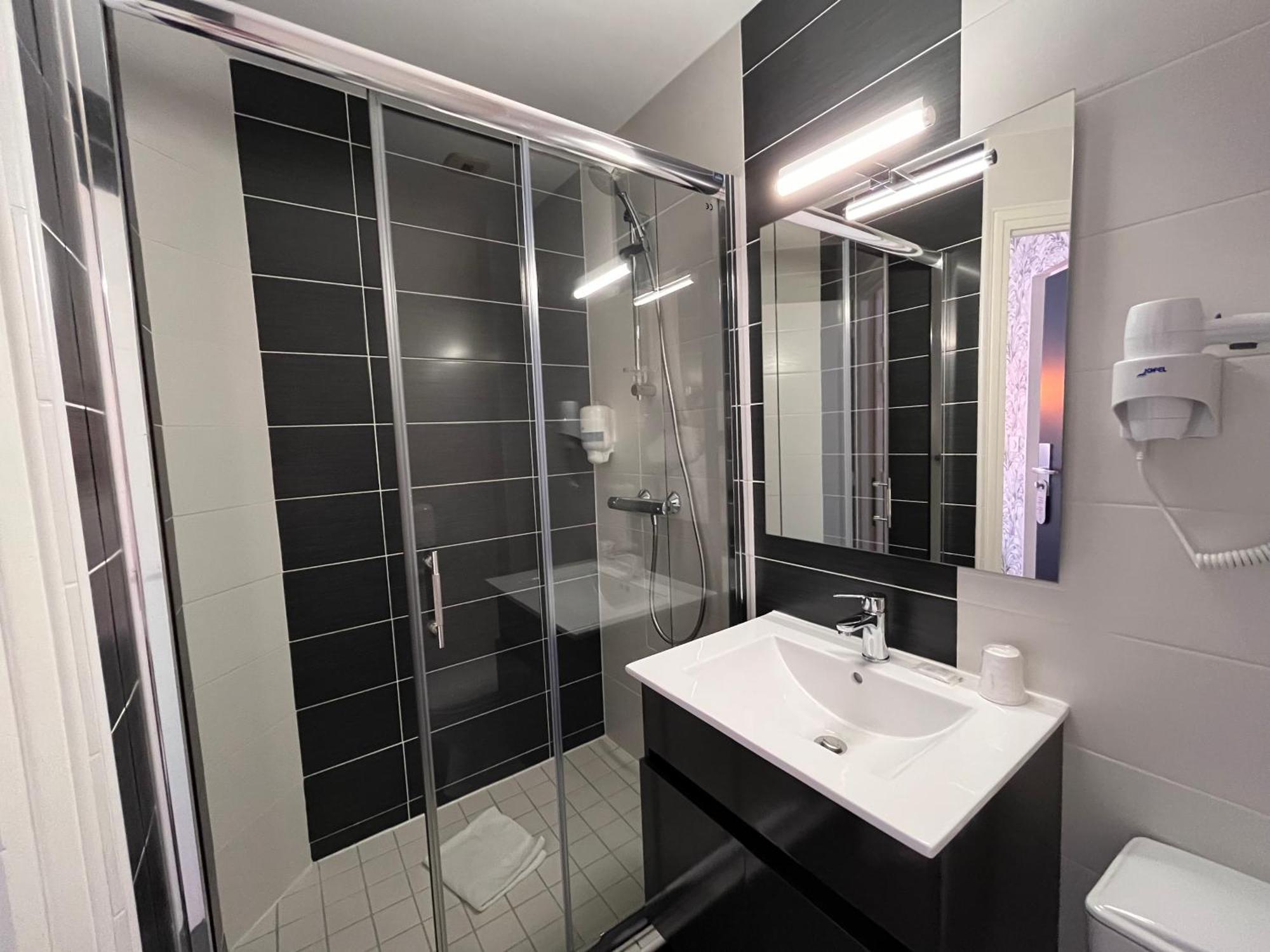 Hôtel Le Keroman Lorient Bagian luar foto